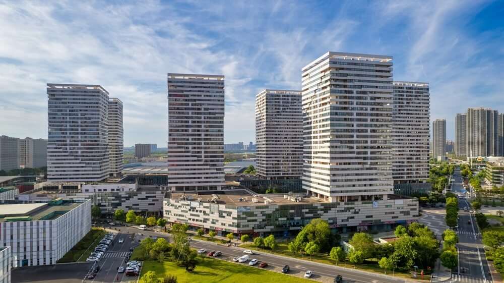 بيع العقارات على الخارطة في النظام السعودي: الضوابط وحقوق المشترين والتعويضات